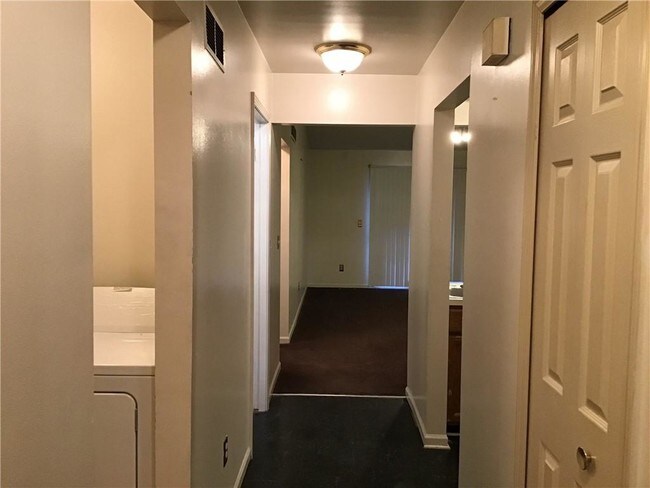 Foto del edificio - 4048 Heatherwood Ct