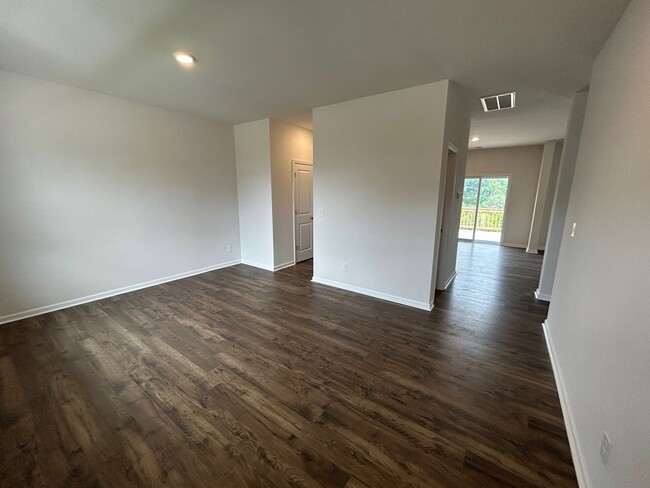 Foto del edificio - West AVL - 2023 Build, Three Bedrooms plus...