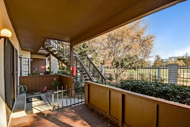 Building Photo - 436 Costa Mesa Terrace