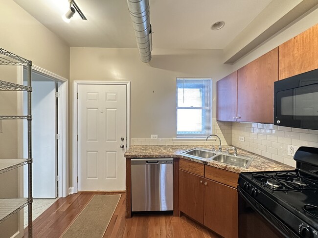 Building Photo - 674 N Orleans St