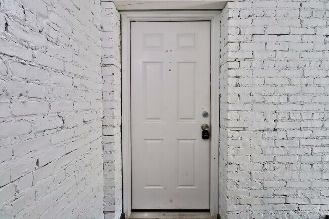 Foto del edificio - 1156 E 67th St