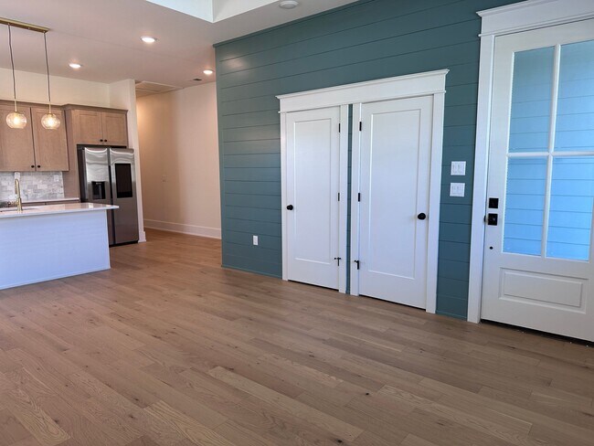 Foto del edificio - 136 McCowat St