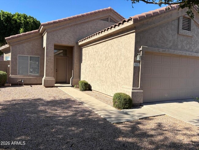 Building Photo - 628 E Ranch Rd