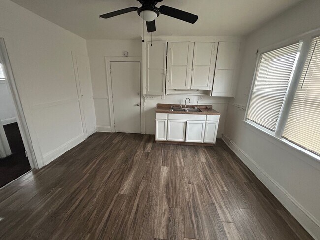 Building Photo - 4067 E 143rd St