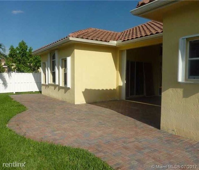Foto del edificio - 16708 SW 39th St