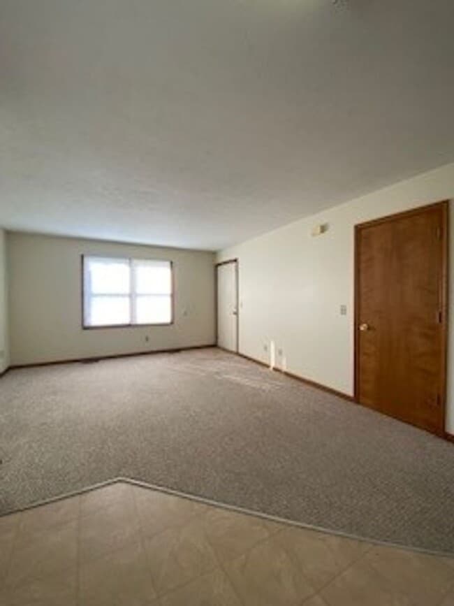 Building Photo - 212 Stonewall Ct