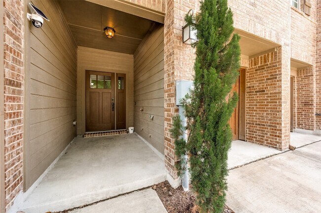 Building Photo - 572 Waterloo Dr