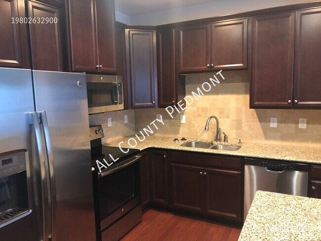 Foto del edificio - 7415 Red Mulberry Way
