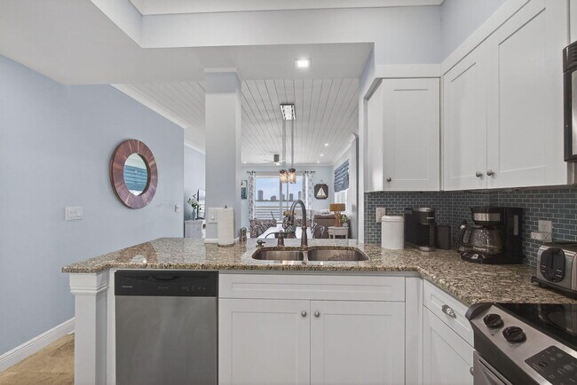 Building Photo - 105 Paradise Harbour Blvd