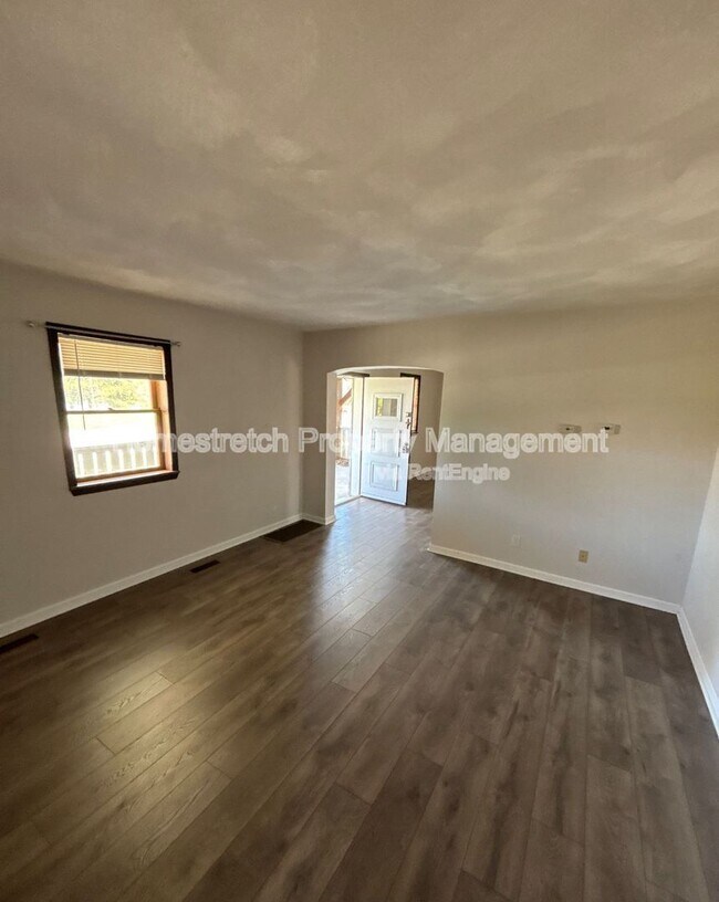 Foto del edificio - 6132 IL-162