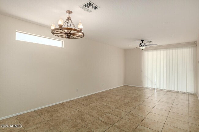 Foto del edificio - 2867 N 152nd Ave