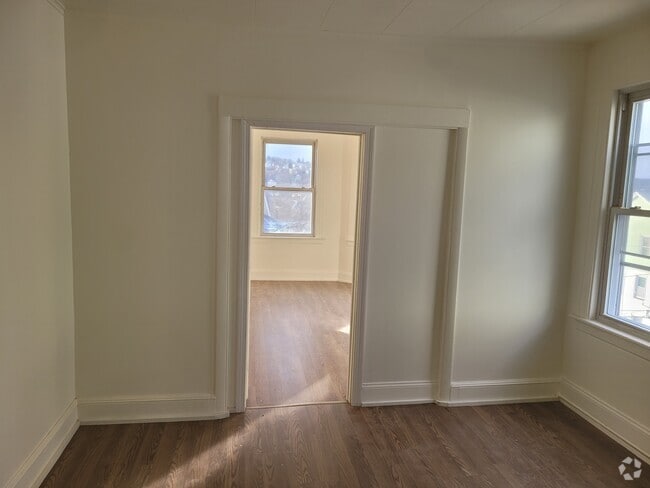 Building Photo - 83 Southview St