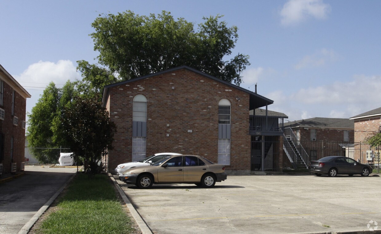 Building Photo - 6658 Titian Ave