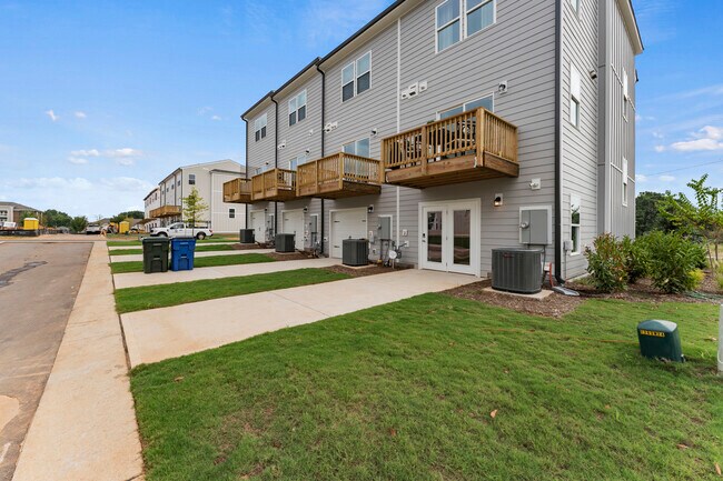 One car garage and driveway accomodates an additional car - 413 N Fisher St