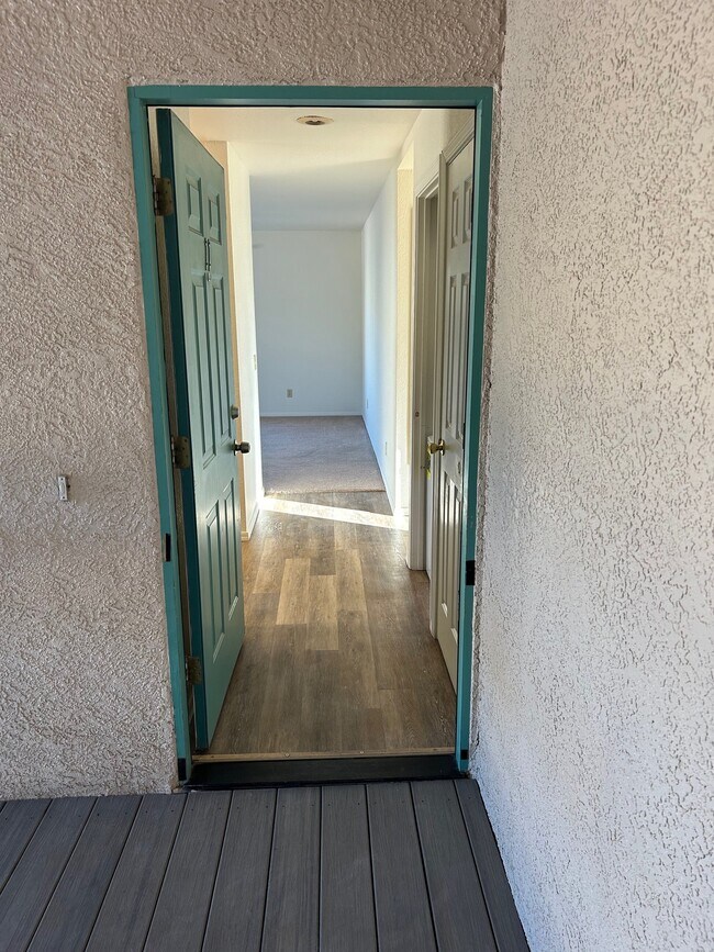 Foto del edificio - 400 Bent River Rd