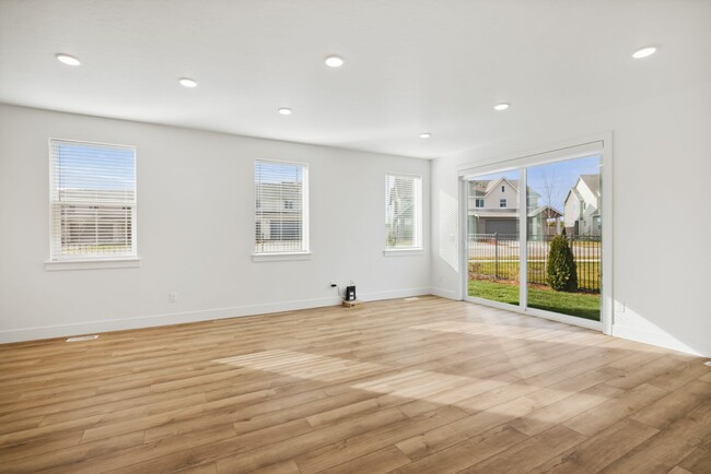 Building Photo - Move-In Ready Elegance - 4 Bedrooms! Pet Friendly!