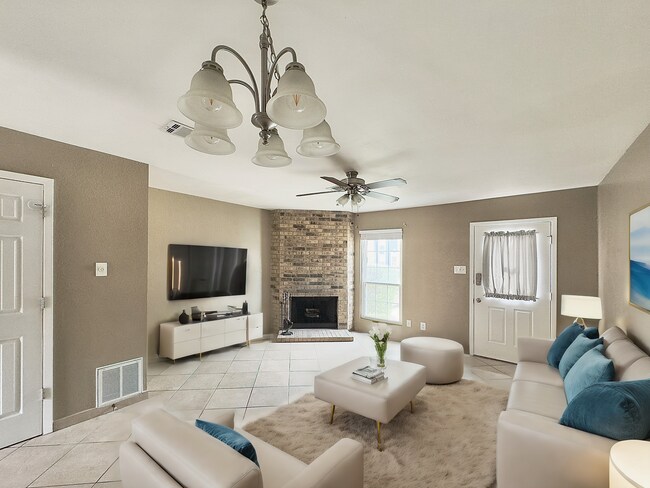 Building Photo - Remodeled Townhome with Community Pool and...