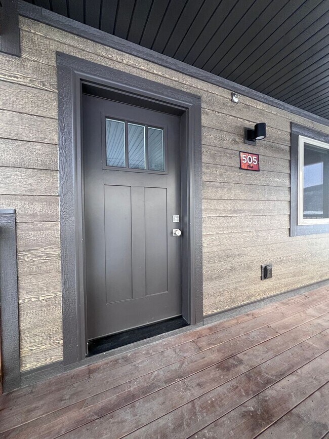 Building Photo - Brand New Upper Floor 3BR/2BA Condo in The...