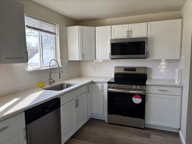 Foto del edificio - 3725 Avenue N