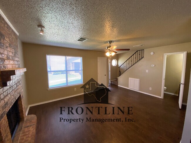 Foto del edificio - 5904 Holiday Ln