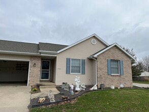Building Photo - 1111 Community Dr