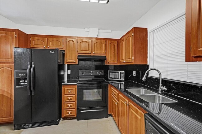 Building Photo - 5140 SW 40th Ave