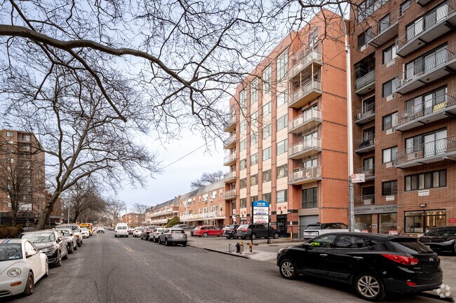 Neighborhood Context - 14456 Roosevelt Ave