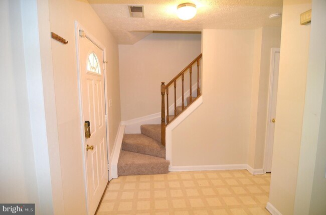 Building Photo - 2551 Robinson Pl