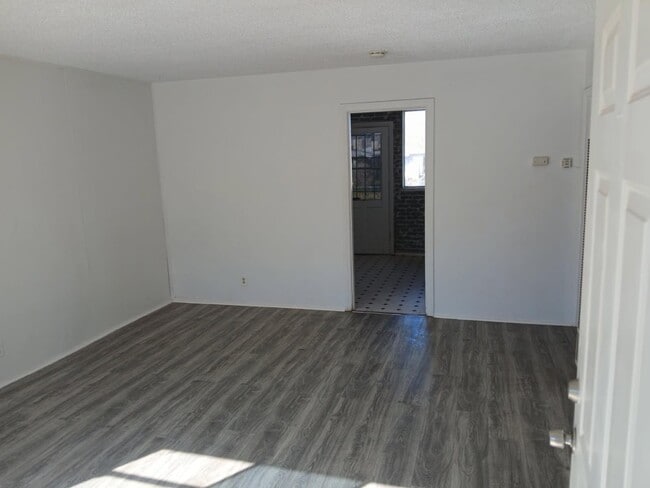 Building Photo - 300 Maxine Ave