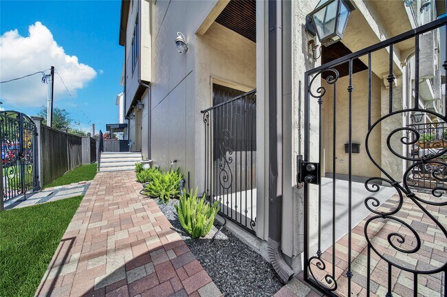 Foto del edificio - 2301 Couch St