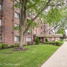 Building Photo - 835 Pearson St