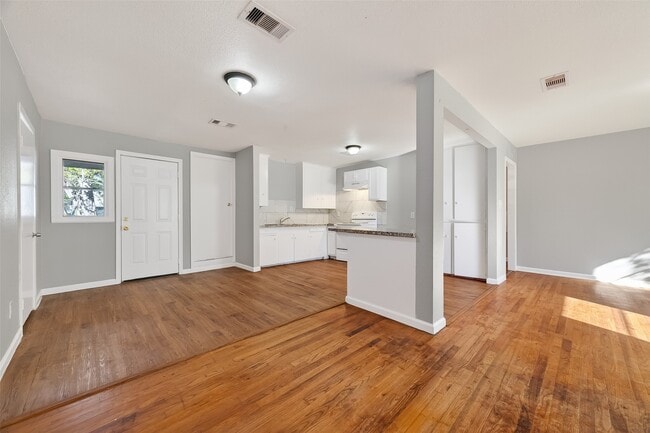 Foto del edificio - 6127 Beldart St