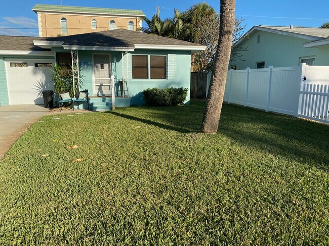 Building Photo - 3611 Casablanca Ave