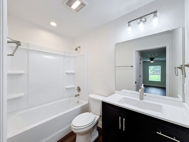 Foto del edificio - 5987 W Oak Park Blvd