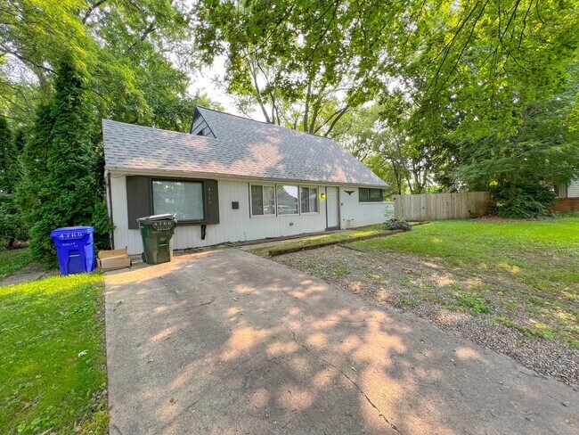 Building Photo - Big 4 Bedroom East Columbus Home For Rent ...