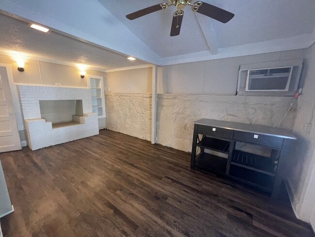 Foto del edificio - ((FREE RENT)) Cozy 1 Bedroom 1 Bath  Downs...
