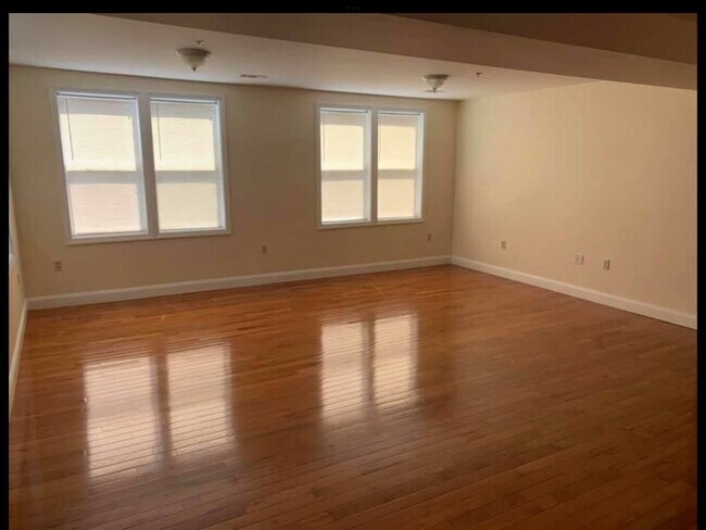 Building Photo - 12 Woodcliff St