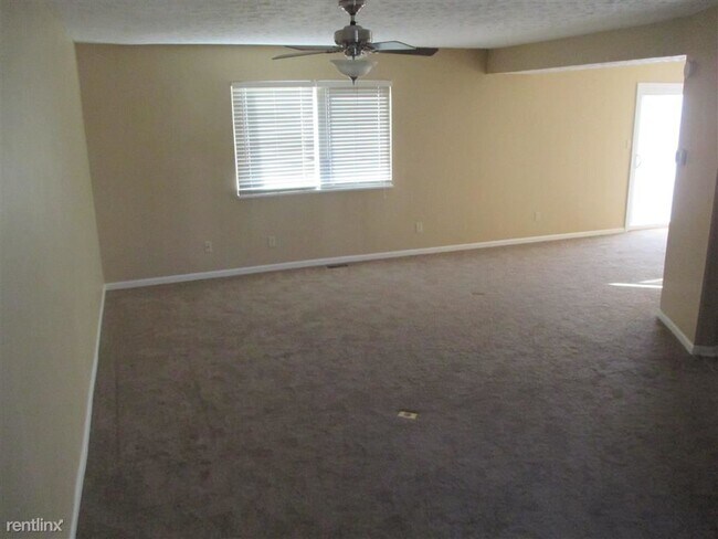 Building Photo - 4 br, 2.5 bath House - 602 Woods Crossing Dr