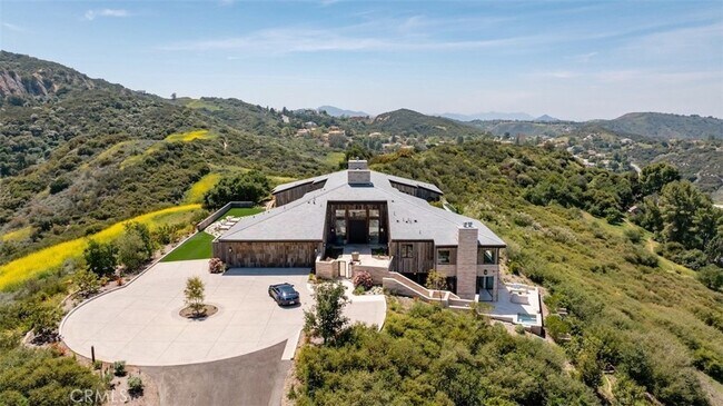 Building Photo - 3121 Old Topanga Canyon Rd