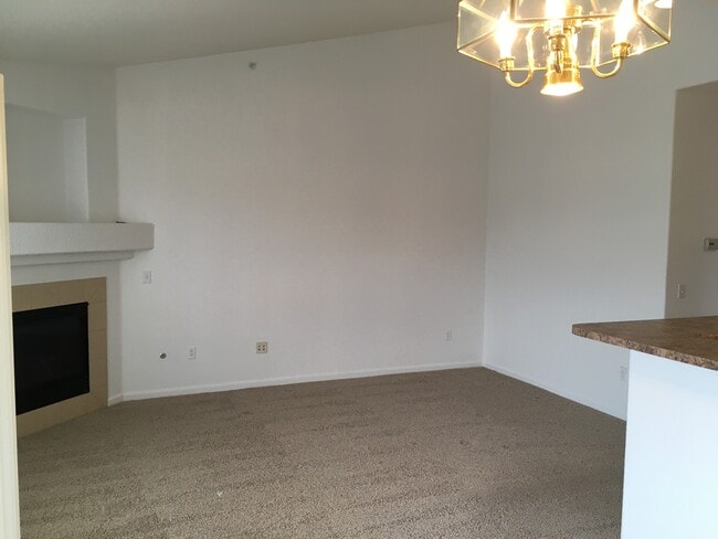 Building Photo - 8520 S Holland Ln