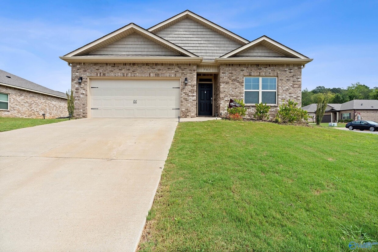 Primary Photo - 201 Antler Ridge Dr
