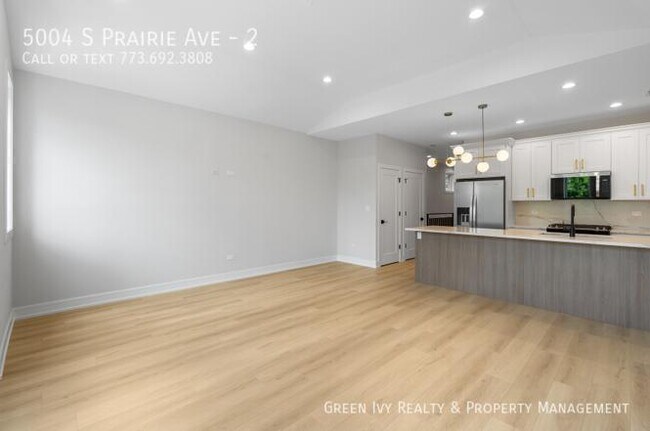 Building Photo - 5004 S Prairie Ave