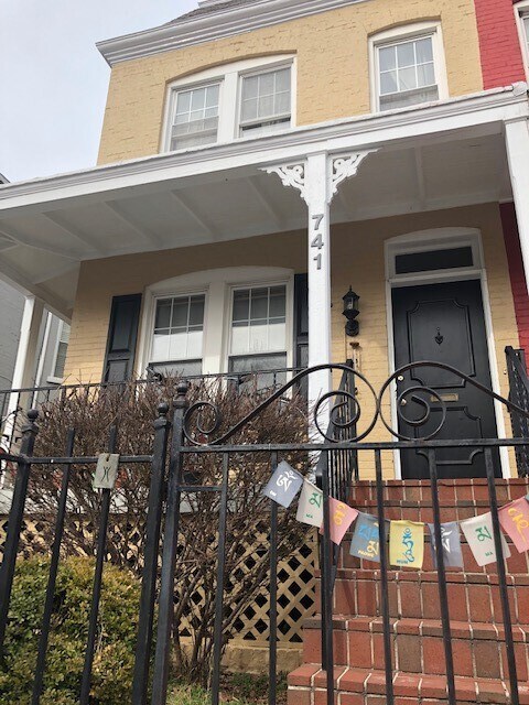 Foto del edificio - 741 Gresham Pl NW