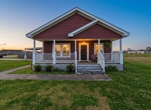 Building Photo - 226 Watermark Dr