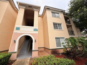Building Photo - 2457 Centergate Dr