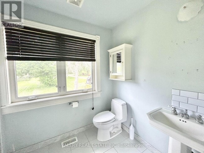 Building Photo - 1156 Concession Rd