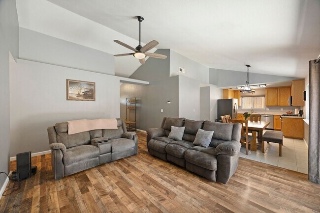 Foto del edificio - Beautiful Three Bed House in Chico Neighborhood