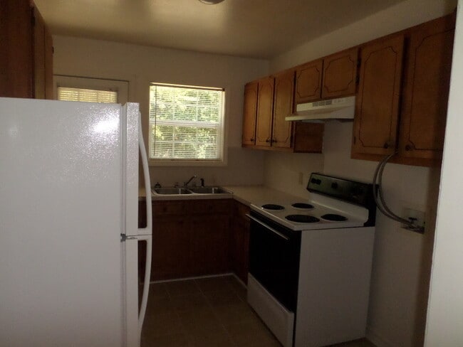 Building Photo - 2 bedroom 1 bath