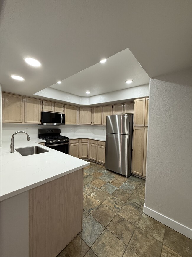 Building Photo - 7950 W Flamingo Rd
