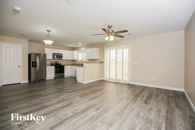 Foto del edificio - 8288 Vanity Fair Ln